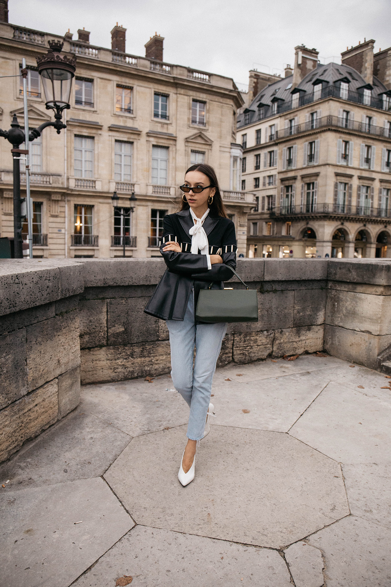 Paris-fashion-week-peplum-jacket-levis-501-jeans-green-clasp-bag-thefashioncuisine-chic-style-blogger-paris-photography-9.jpg