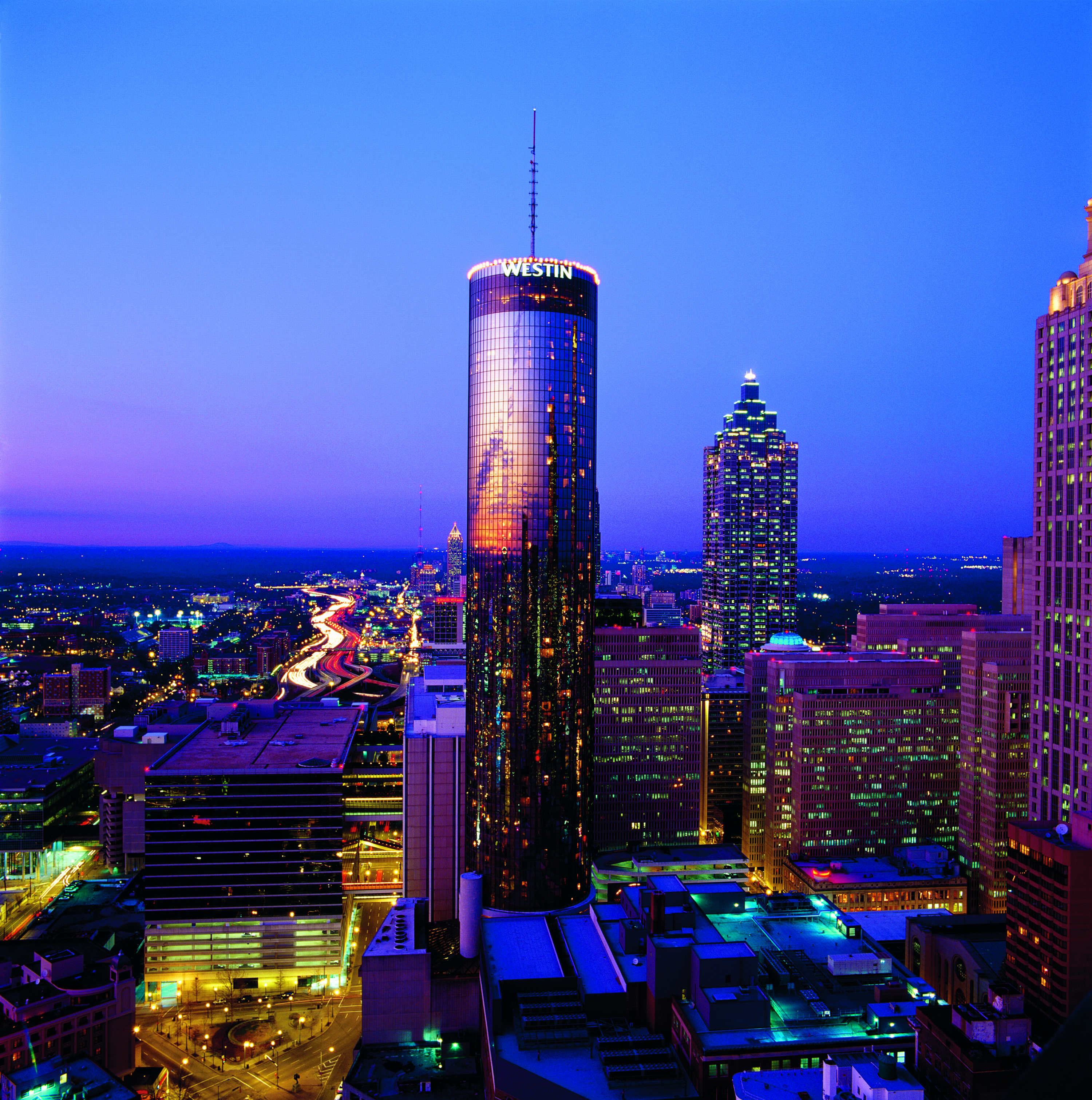 Atlanta-Westin-Peachtree-Plaza-Hotel-Night