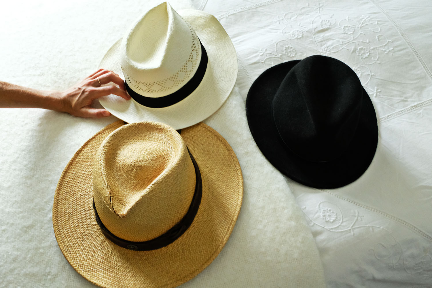 ohdeardrea-travel-blog-how-to-pack-a-hats.jpg