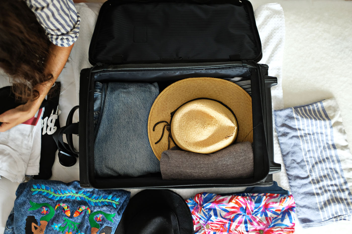 ohdeardrea-travel-blog-how-to-pack-a-hat-roll-1.jpg