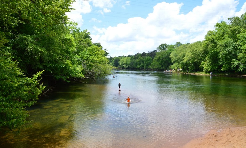 Head Just North Of Atlanta For Watersports And Parks At Lake